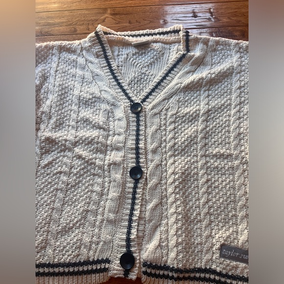 Taylor Swift Folklore Cardigan BRAND NEW IN ORIGINAL PACKAGING - Picture 6 of 7